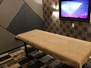 シースリー(C3)静岡店の個室